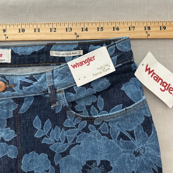 Wrangler Women's 14x32 Flare Jeans Blue Floral High-Rise Fierce Flare NEW - Picture 13 of 16